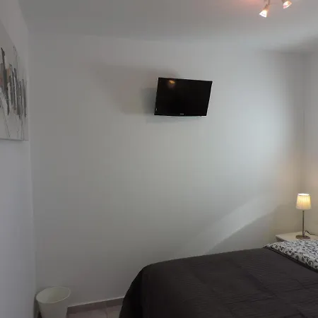 Gracioseros 209-2bed -1st Floor-a/c-uk Tv-wifi * Puerto del Carmen (Lanzarote)