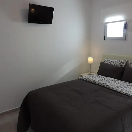 Apartment Gracioseros 209-2bed -1st Floor-a/c-uk Tv-wifi Puerto del Carmen (Lanzarote)