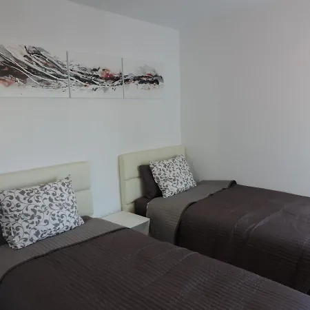 Gracioseros 209-2bed -1st Floor-a/c-uk Tv-wifi * Puerto del Carmen (Lanzarote)