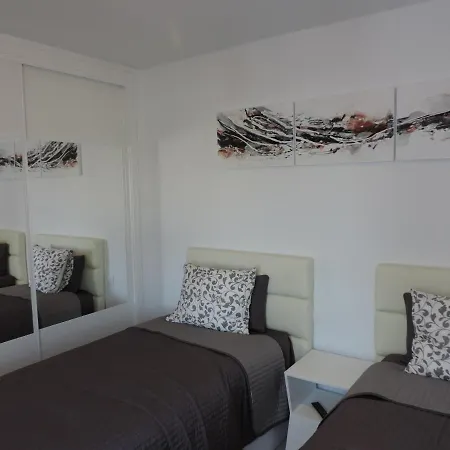 Gracioseros 209-2bed -1st Floor-a/c-uk Tv-wifi * Puerto del Carmen (Lanzarote)